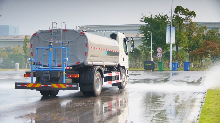 工地灑水車機(jī)油什么時(shí)候換？